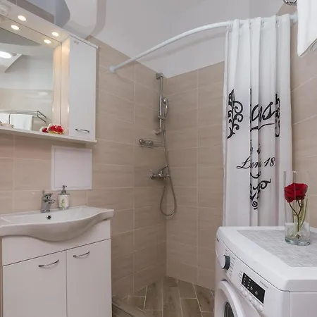 Apartment Blazevic - One Bedroom With Terrace And City View Mlini
