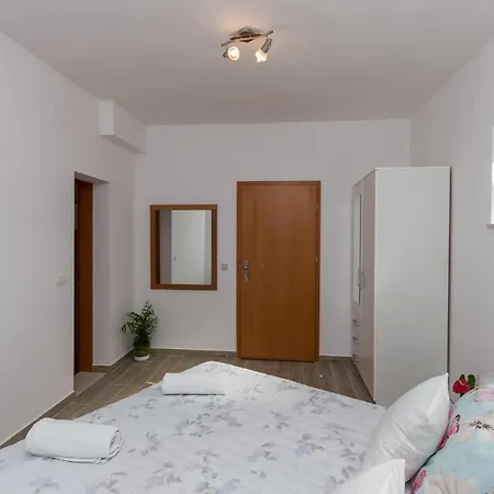Apartmán Blazevic - One Bedroom With Terrace And City View