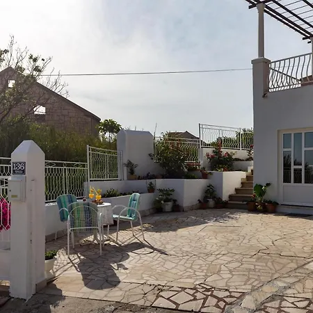 Blazevic - One Bedroom With Terrace And City View Apartmán